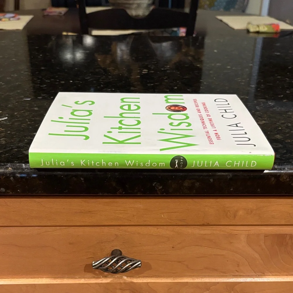 Julia’s Kitchen Wisdom Julia Child HARDCOVER